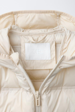 ZARA ЛЕГКАЯ СТЕГАНАЯ КУРТКА С КАПЮШОНОМ, ЭКРЮ