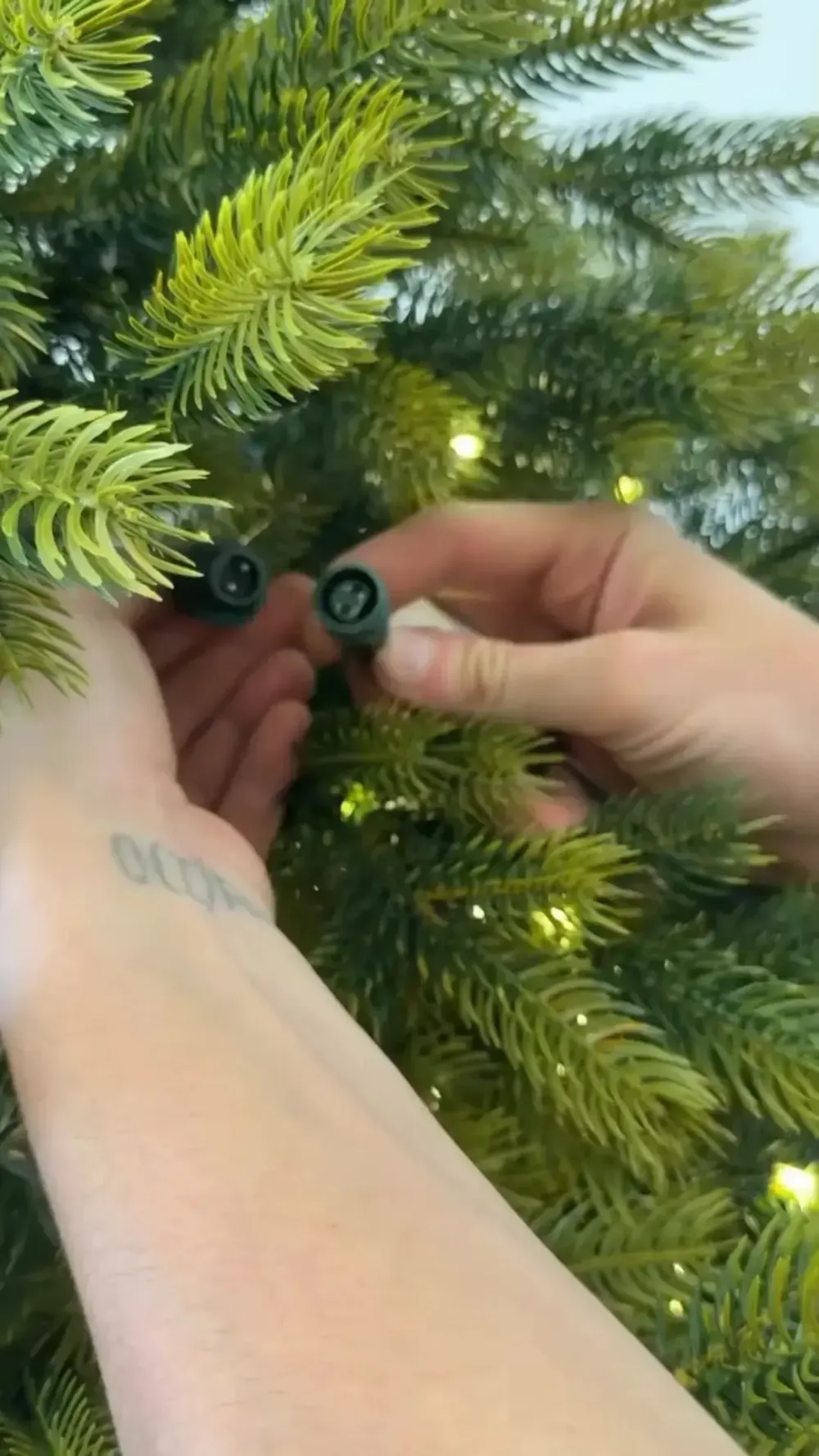 Елка с гирляндой «Эрмитажная» (Литая хвоя) 150 см / 1,5 м