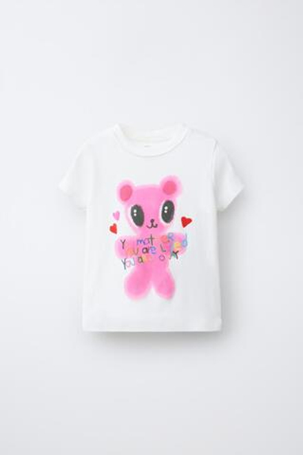 ZARA ФУТБОЛКА С ПРИНТОМ «МЕДВЕЖОНОК», ЖЕЛТОВАТО-БЕЛЫЙ