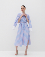 Платье-рубашка в полоску с разрезами на рукавах