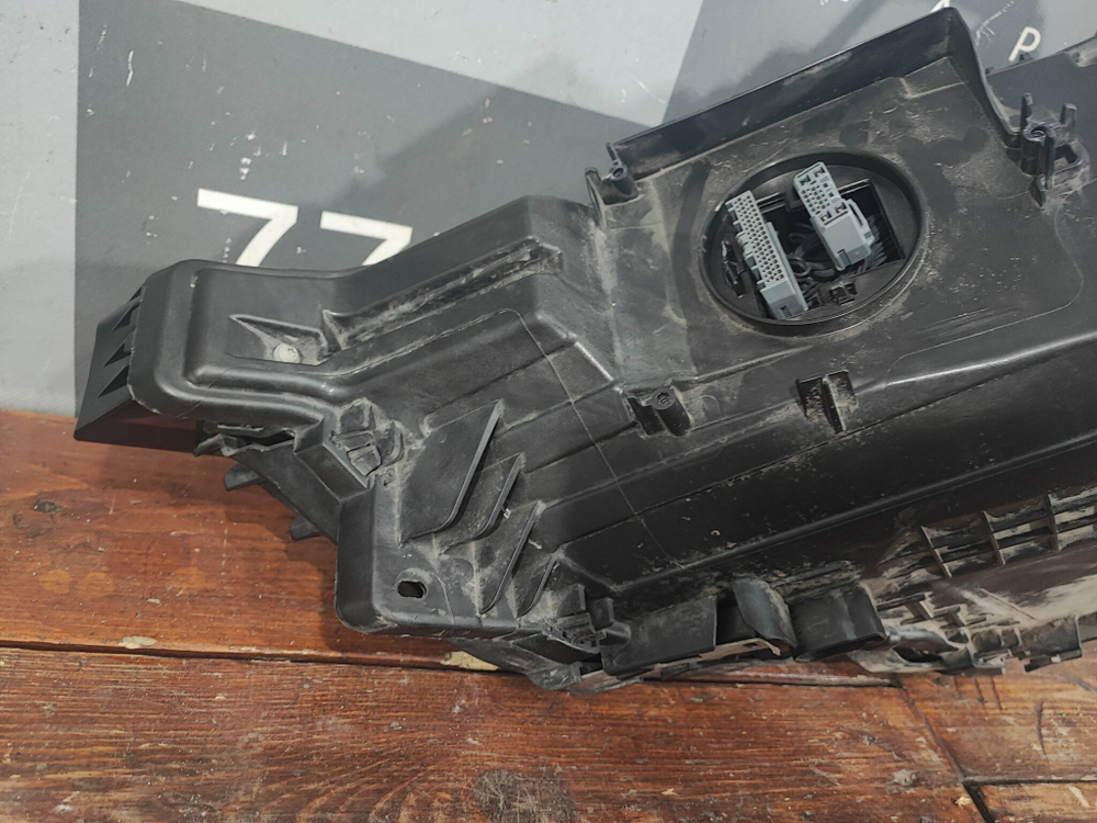 Фара правая LED Volvo XC60 2 17-21 Б/У Оригинал 31656555