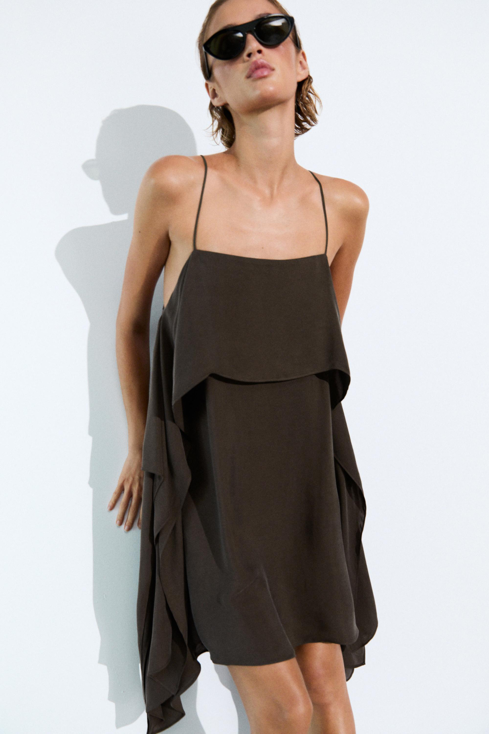 Massimo Dutti Мини-платье на бретелях с оборками, коричневый