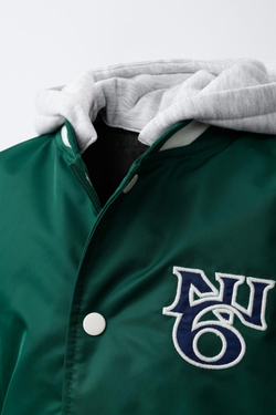 ZARA НЕЙЛОНОВЫЙ БОМБЕР С НАДПИСЬЮ И СЪЕМНЫМ КАПЮШОНОМ, ЗЕЛЕНЫЙ