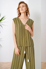 22330 Блузка женская (хаки полоска)