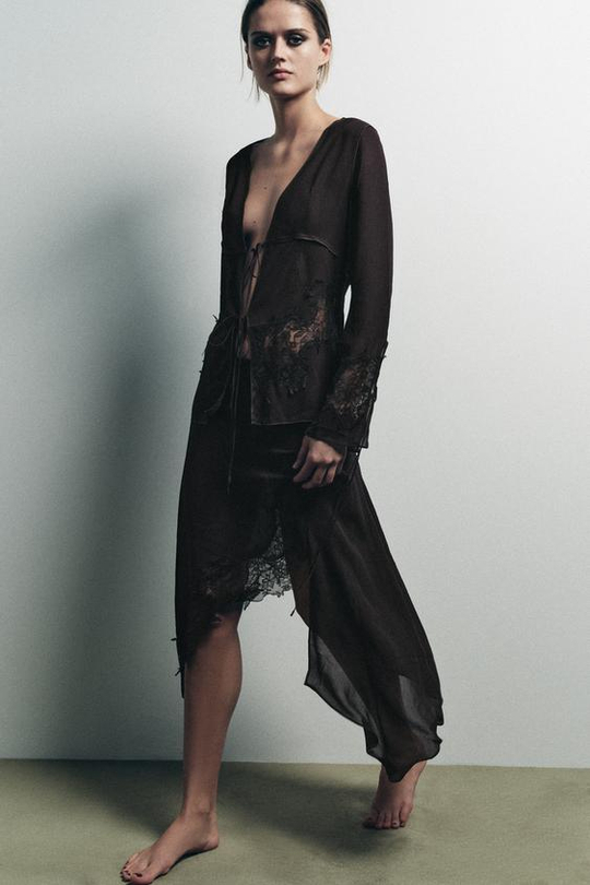 ZARA ЮБКА ИЗ ЖОРЖЕТА С АСИММЕТРИЧНЫМ КРУЖЕВОМ, ТЕМНО-КОРИЧНЕВЫЙ