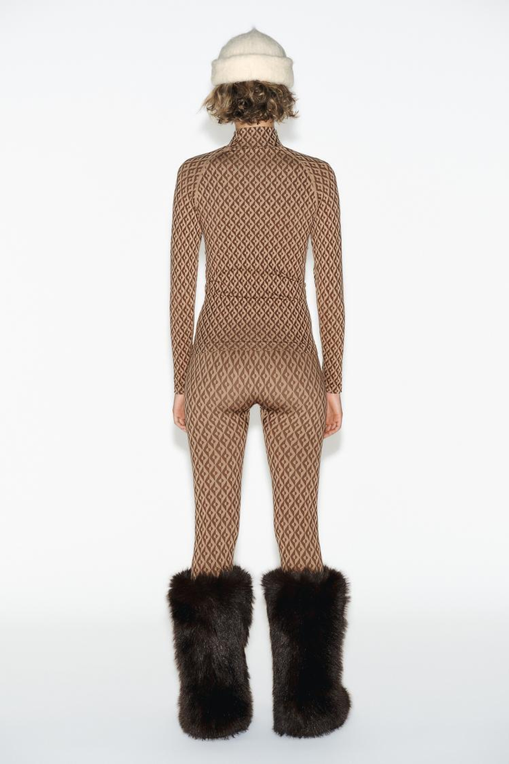 ZARA ТЕРМОФУТБОЛКА SKI COLLECTION С КОНТРАСТНЫМ УЗОРОМ, ТАБАЧНЫЙ