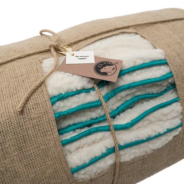 Теплое красивое одеяло