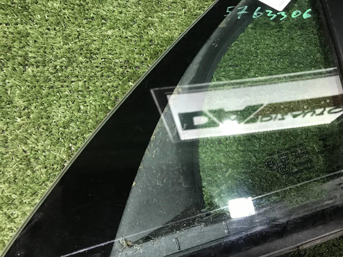 Форточка двери передняя левая Porsche Macan (2014-н.в.)