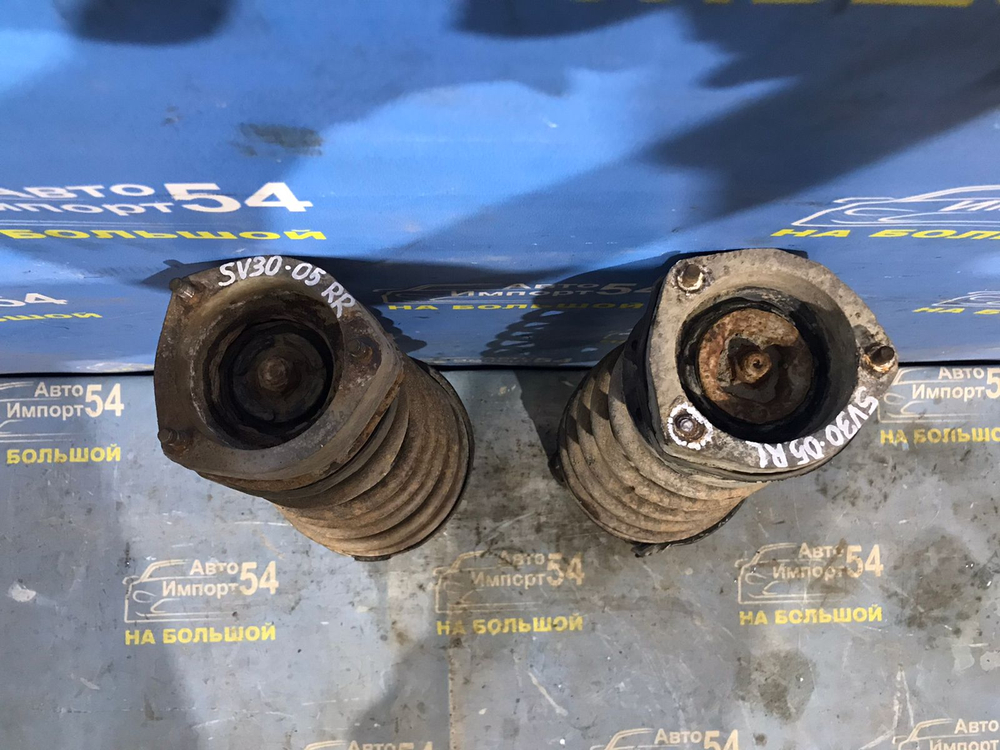 Стойка задняя левая TOYOTA CAMRY 1994