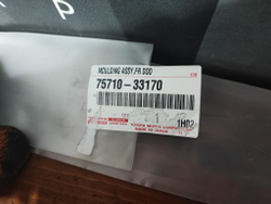 Молдинг стекла переднего правого Camry XV70 Новый Оригинал 7571033170