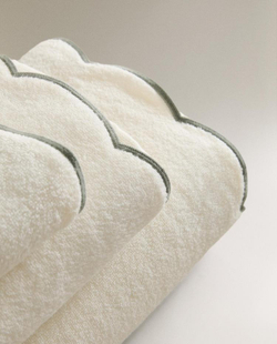 ZARA HOME БАННОЕ ПОЛОТЕНЦЕ С ВОЛНИСТЫМ КРАЕМ, ЗЕЛЕНЫЙ