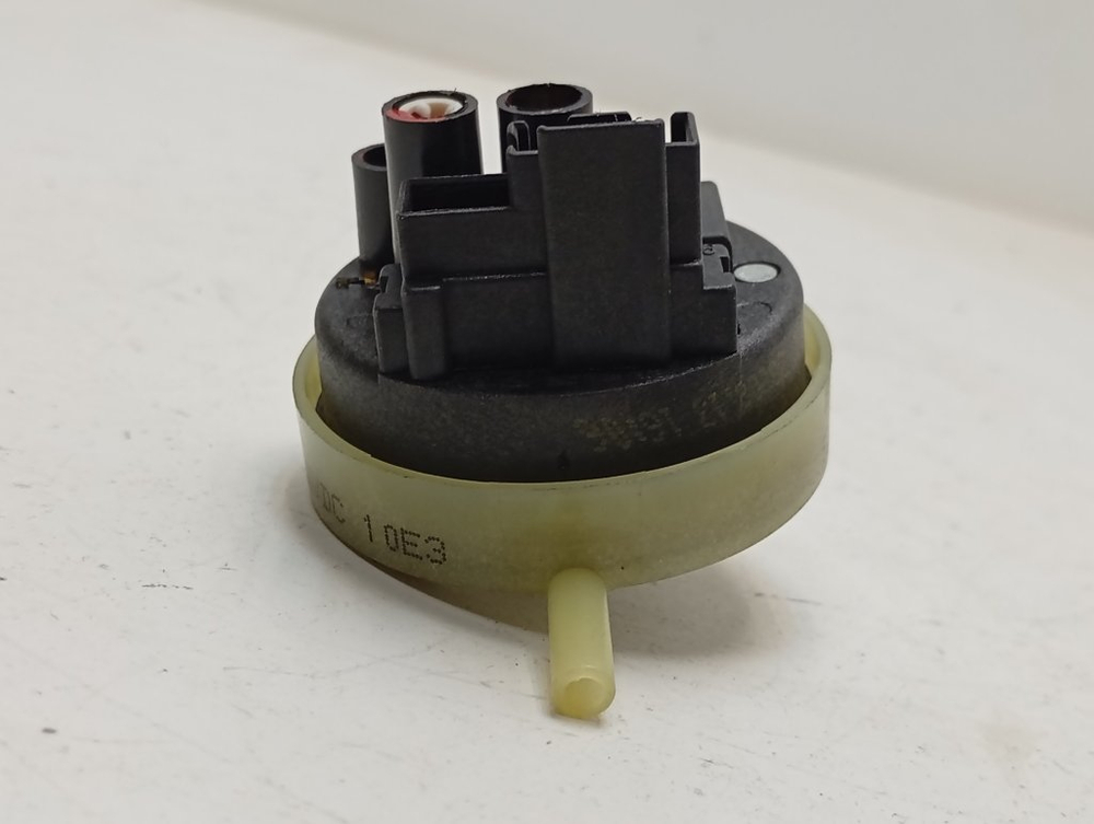 ARSL105 кт56 Датчик уровня воды для стиральной машины Hotpoint - Ariston 16002679000 б/у