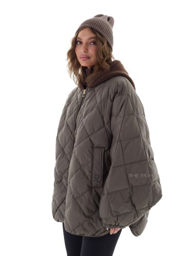 Пуховик-летучая мышь с вязаным капюшоном в цвете хаки