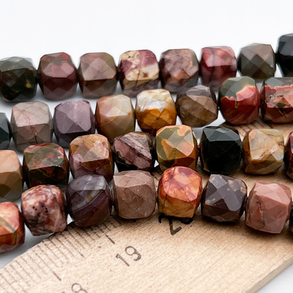 "Яшма Пикассо" бусины, куб с огранкой, размер около 6,6-6,8 мм, цена за 14-15 шт (1/4 нити)