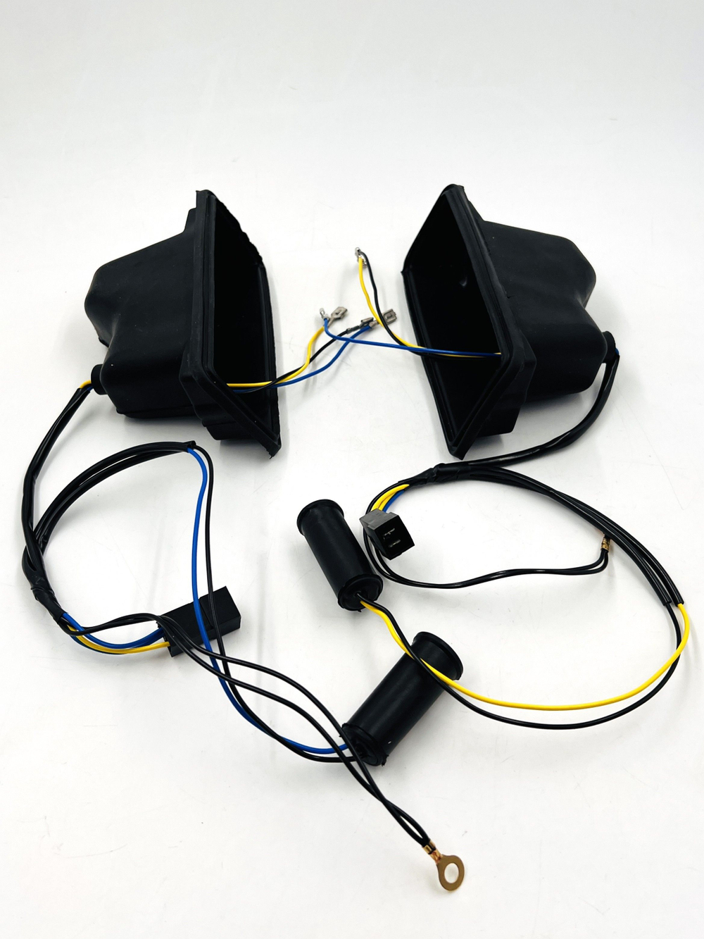 Чехол (кожух) подфарника ВАЗ 2103, 2106 с проводами 2 шт