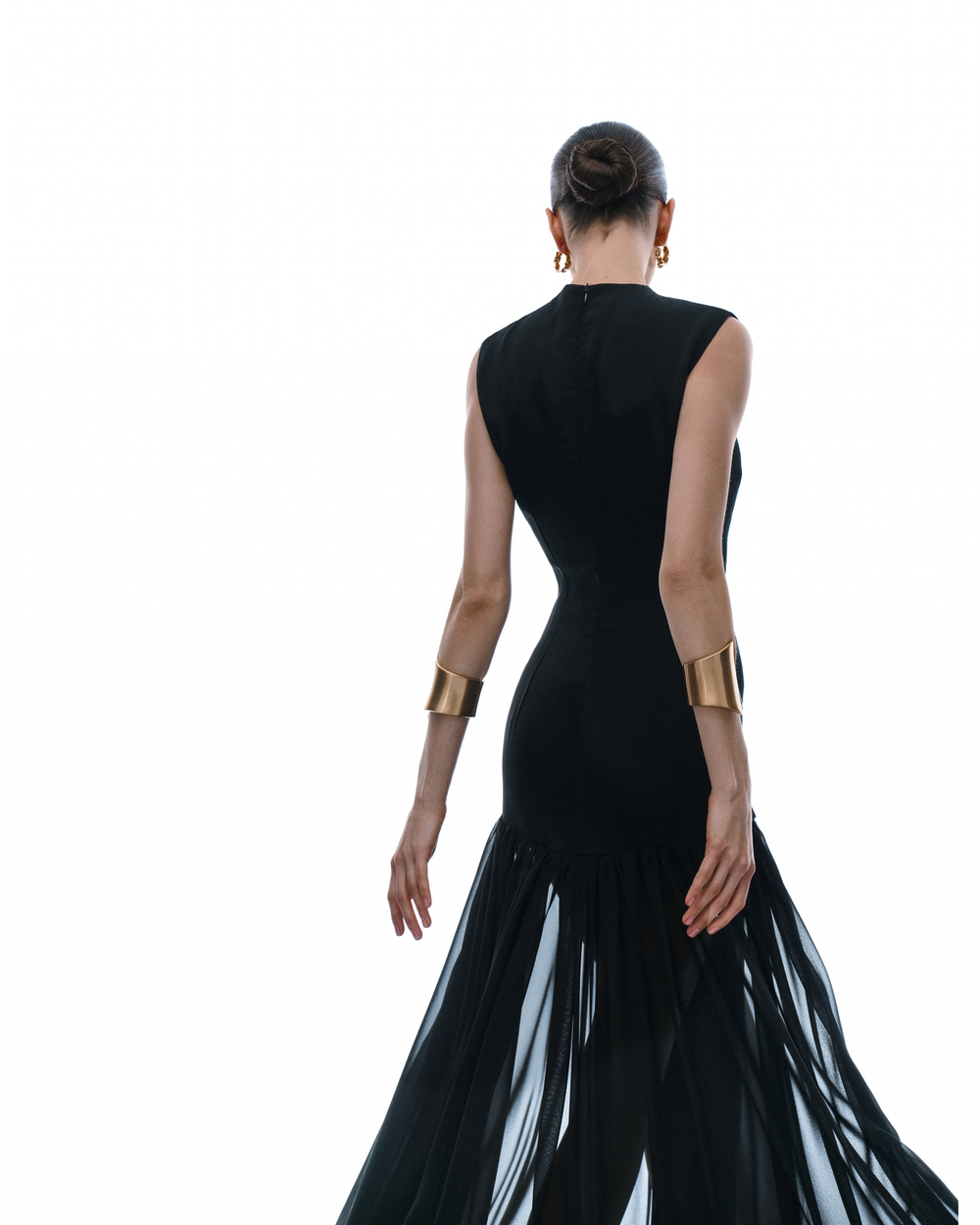 "Eternal black" Платье в пол без рукавов приталенное с летящей шифоновой юбкой