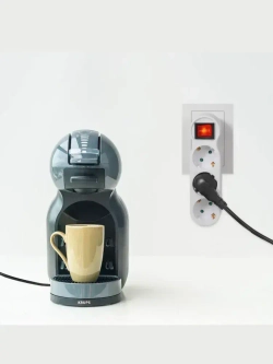 Тройник электрический с выключателем на 3 розетки, Разветвитель с заземлением и защитой от детей 16А 250В MartyHome