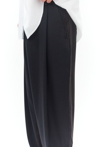 Черные брюки в полоску YOUNGMIN