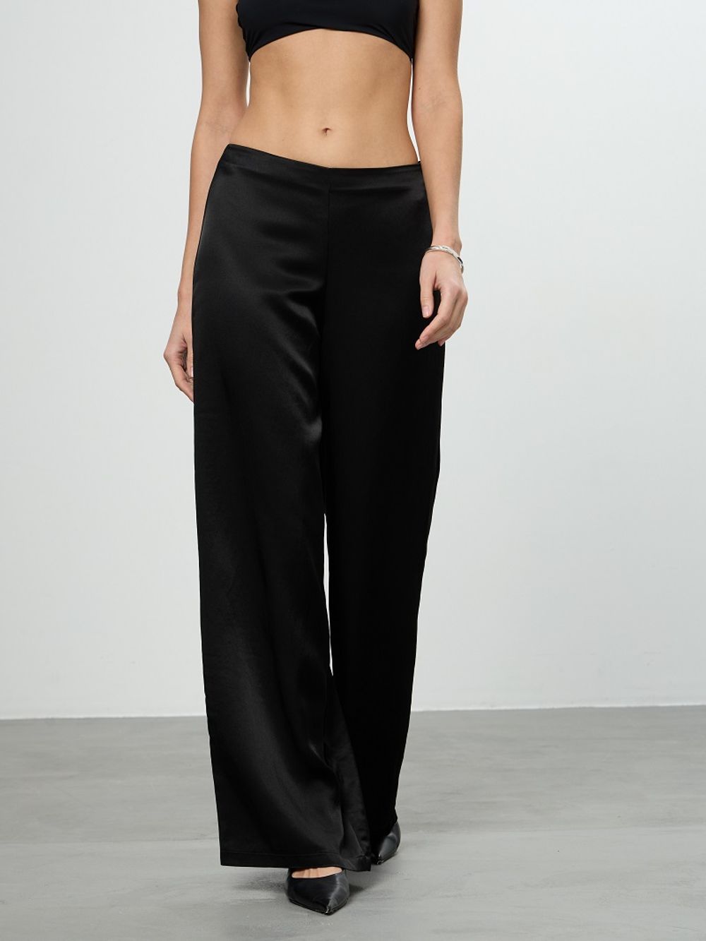 Брюки Палаццо боковая молния черная атласная вискоза