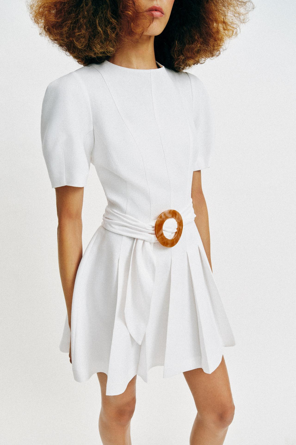 ZARA КОРОТКОЕ ПЛАТЬЕ С РЕМНЕМ, БЕЛЫЙ