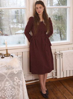 Платье с кружевным воротником