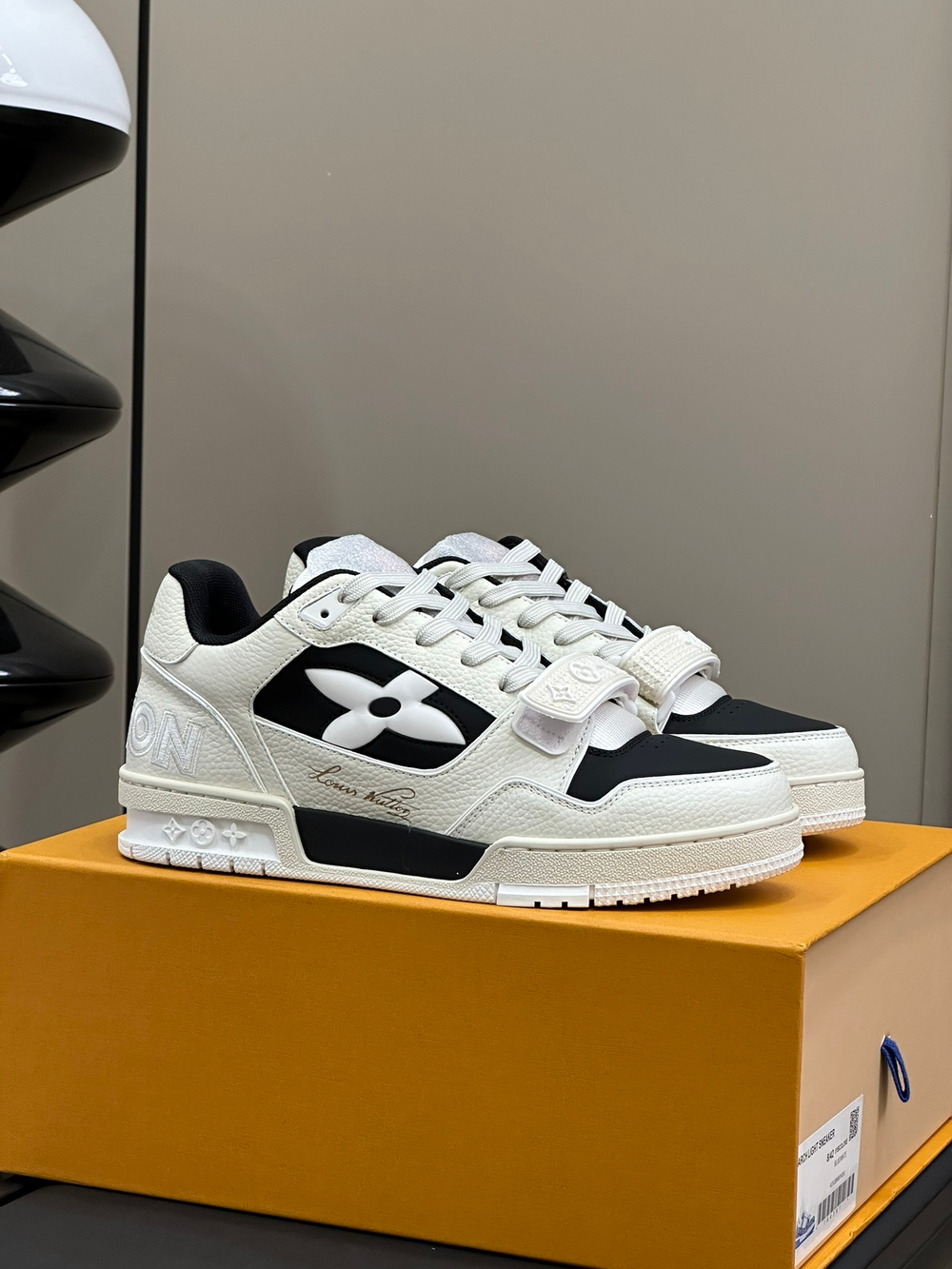 Louis Vuitton Trainer (2 colors)
