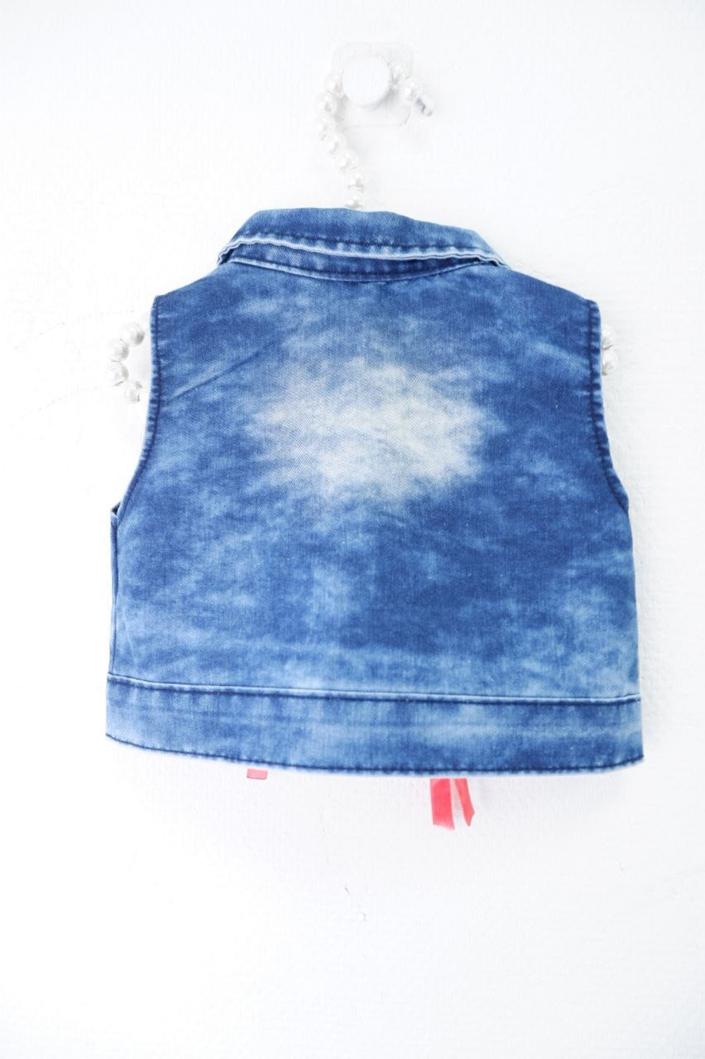 Жилетка модная джинсовая на 2 года