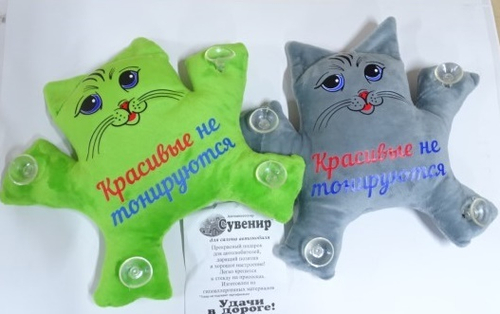 Игрушка кот большой на присоске в окно с надписью  Красивые не тонируются  (P.R.C.)