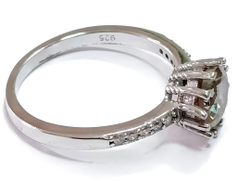 Ювелирное кольцо из серебра,вставка султанит,фианиты