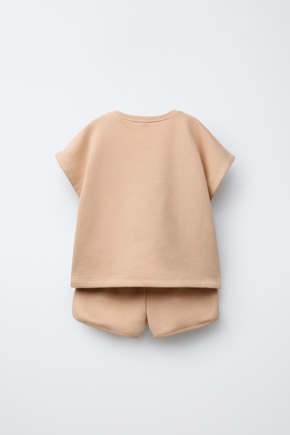 ZARA ОДНОТОННЫЙ КОМПЛЕКТ ИЗ ФУТБОЛКИ И ШОРТОВ-БЕРМУДОВ, БЕЖЕВЫЙ