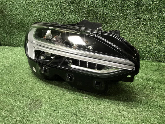 Фара правая Volvo V90 2 (2016-2020) Full LED