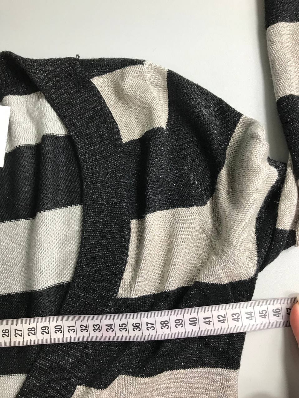 Джемпер H&M на каждый день, с люрексом в составе, чтобы добавить изюминку 42-44 размер