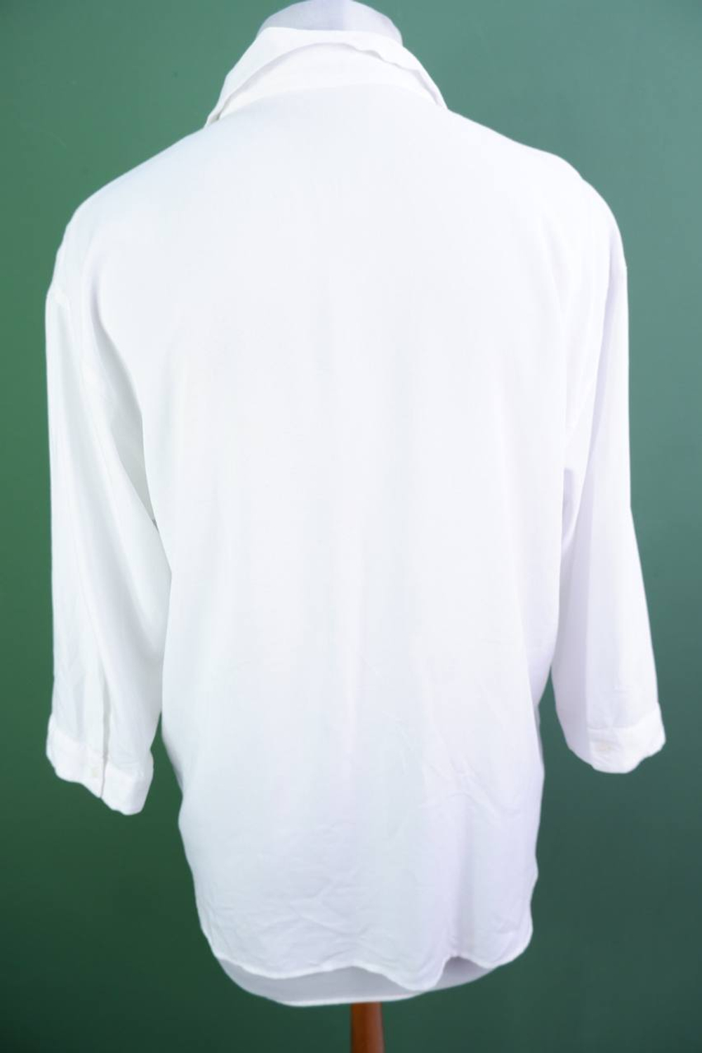 Блузка тонкая, визуально на 50 размер