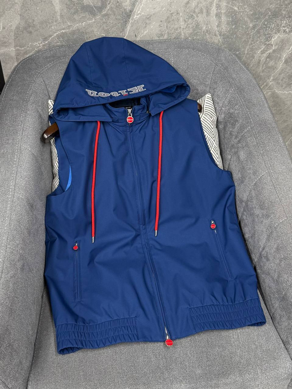 Безрукавка Kiton