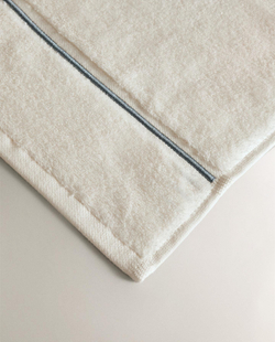 Zara Home - Банное полотенце с вышитым бордюром, синий, 90х150 см