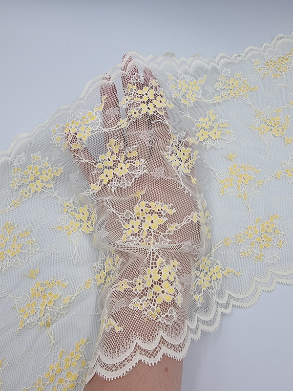 Кружево эластичное светло-жёлтое К759