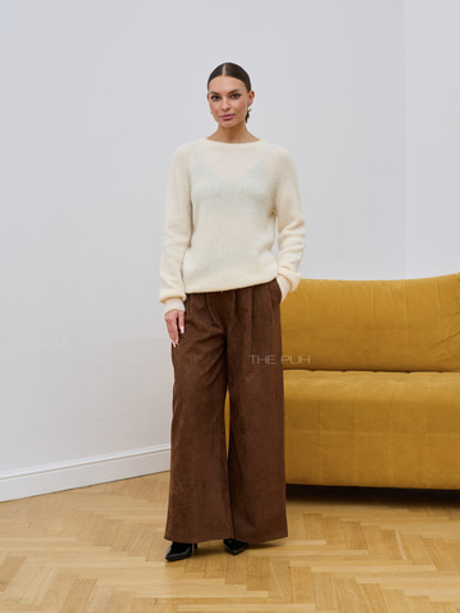 Коричневые брюки из эко-замши с защипами