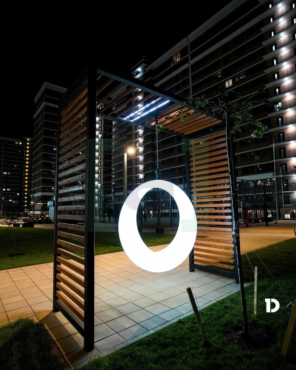 Пергола «Орион» со светящимися LED качелями