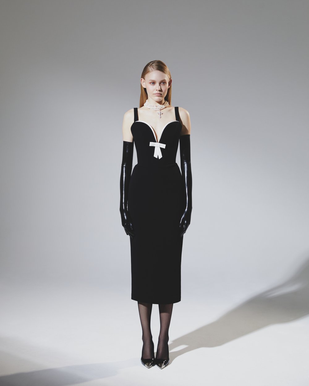 Корсетное платье миди с бантом