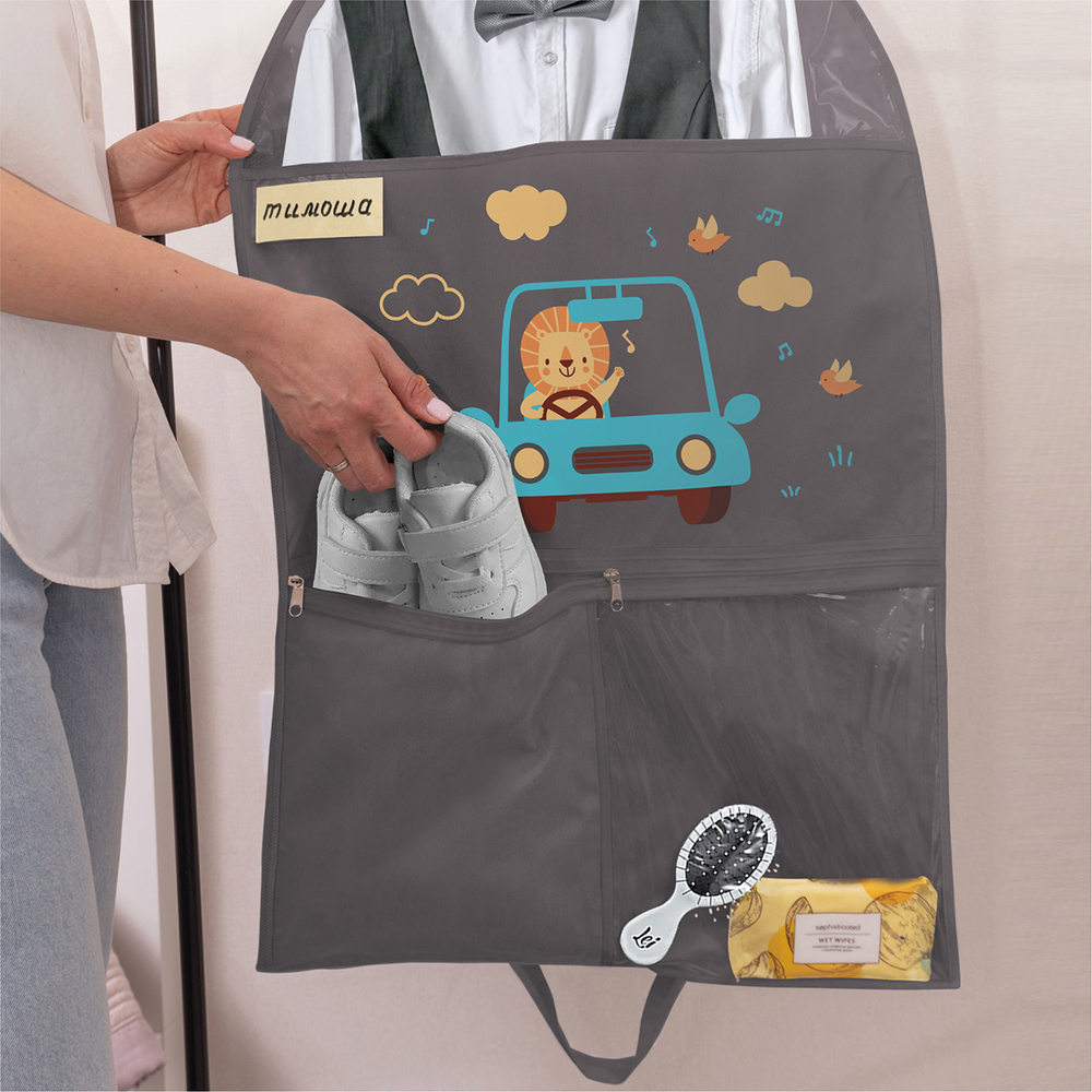 Детский чехол с карманами 80х50. Львенок в машине