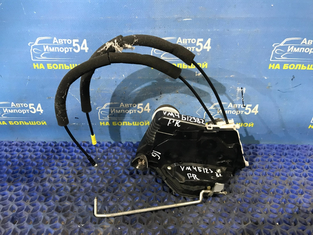 Замок двери передней правой SUBARU LEVORG 2014-2020