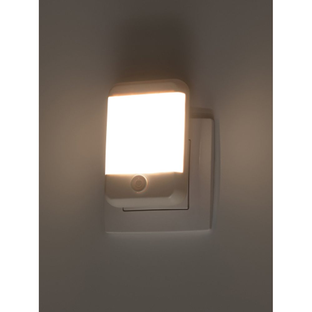 Ночник - светильник светодиодный ЭРА NN-624-SW-W в розетку с выключателем белый