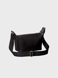 Сумка Calvin Klein Ultralight Shoulder Bag Black
