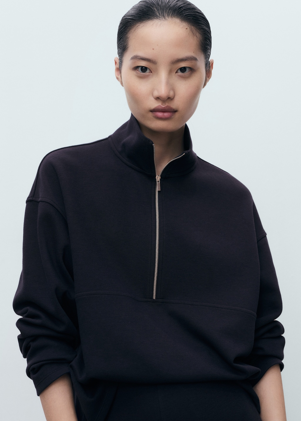 Толстовка с высоким воротником и молнией