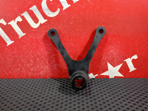 Кронштейн цилиндра подъёма кабины