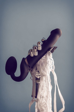 Черный безремневой вибрострапон Silicone Bendable Strap-On M