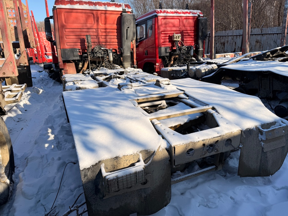 Shacman (Shaanxi) SX* 6x6 Седельный тягач SX42586V385 (Дизельный, 11,6 л, 423 л.с., МТ)