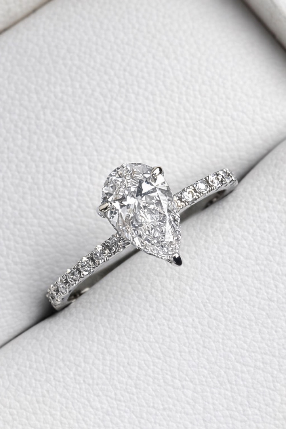 Кольцо с бриллиантом Груша 1.0 ct