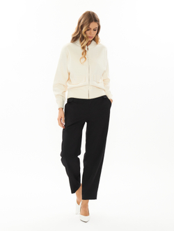 Женская трикотажная кофта молочная на молнии