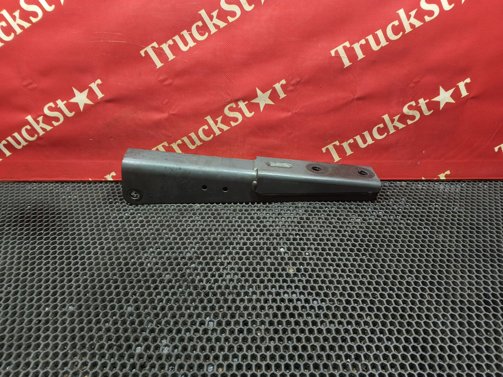 Кронштейн амортизатора кабины передний